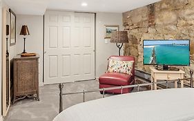 Garden Apartment - Decor Upgrades - Capitol Hill